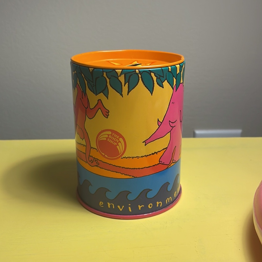 Vintage 1993 The Body Shop Money Tin Piggy Bank - ‘Environments in Danger’ 🐘